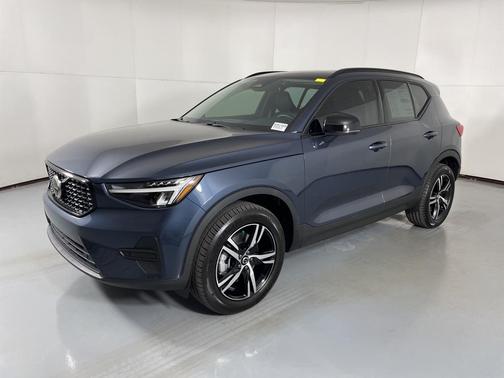 2026 Volvo XC40 B5 Core