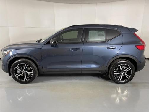 2026 Volvo XC40 B5 Core