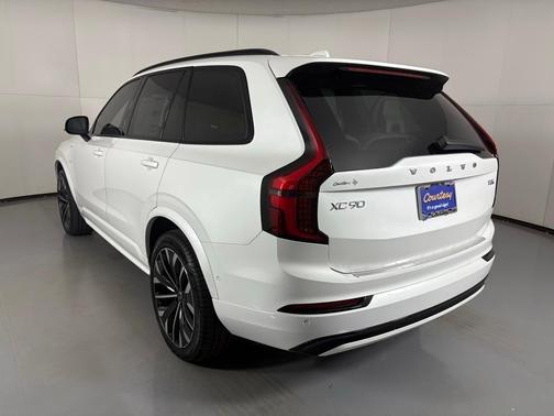 2026 Volvo XC90 Plug-In Hybrid T8 Ultra Dark Theme 7-Seater