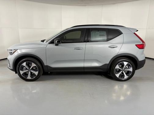 2026 Volvo XC40 B4 Core