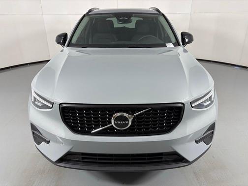 2026 Volvo XC40 B4 Core