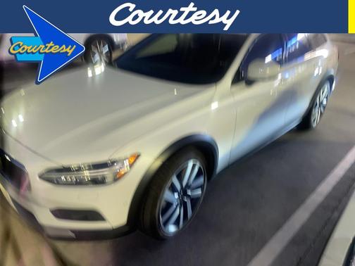 2025 Volvo V90 Cross Country B6 Plus