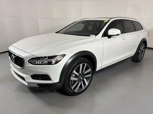 2025 Volvo V90 Cross Country B6 Plus