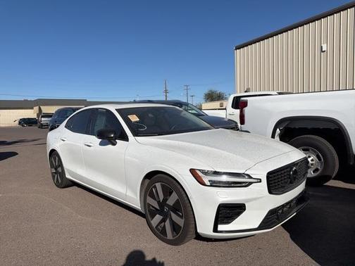 2024 Volvo S60 Recharge Plug-In Hybrid T8 Ultimate Dark Theme