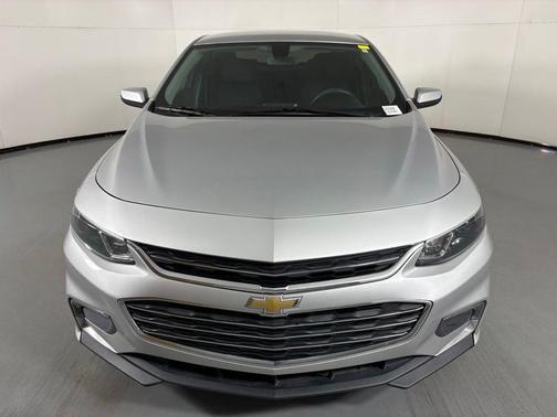 Silver Ice Metallic 2018 Chevrolet Malibu LT