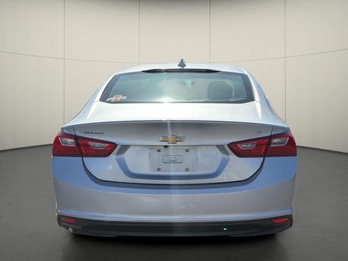 Silver Ice Metallic 2018 Chevrolet Malibu LT