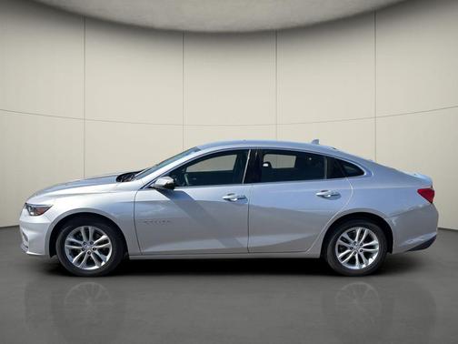 Silver Ice Metallic 2018 Chevrolet Malibu LT