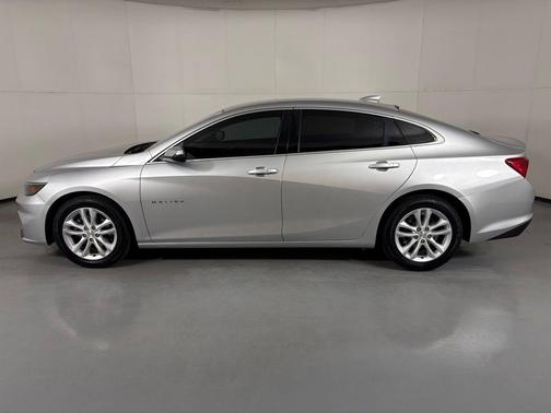 Silver Ice Metallic 2018 Chevrolet Malibu LT