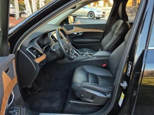 2024 Volvo XC90 B6 Plus Bright Theme 7-Seater