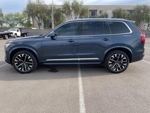 2025 Volvo XC90 B5 Plus 6-Seater
