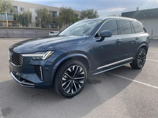 2025 Volvo XC90 B5 Plus 6-Seater