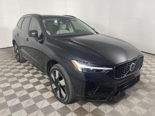 2025 Volvo XC60 Plug-In Hybrid T8 Plus