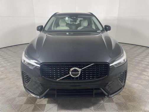 2025 Volvo XC60 Plug-In Hybrid T8 Plus