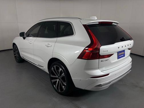 2023 Volvo XC60 B5 Ultimate Bright Theme
