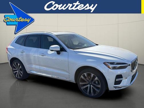 2023 Volvo XC60 B5 Ultimate Bright Theme