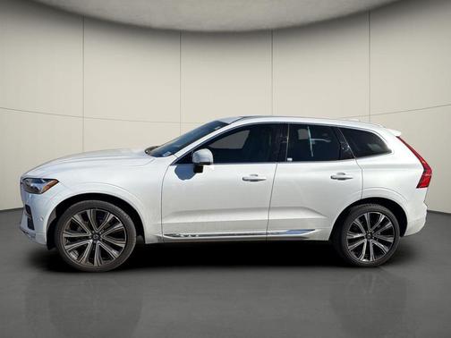 2023 Volvo XC60 B5 Ultimate Bright Theme
