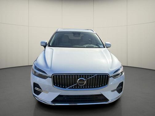 2023 Volvo XC60 B5 Ultimate Bright Theme