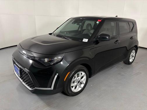 Fusion Orange 2023 Kia Soul LX