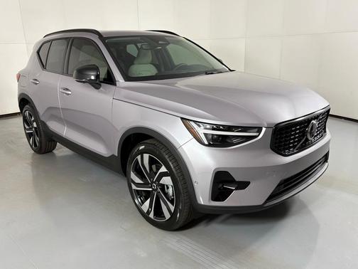 2026 Volvo XC40 B5 Ultra