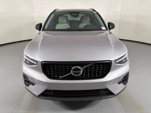 2026 Volvo XC40 B5 Ultra