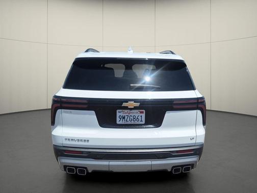 Summit White 2024 Chevrolet Traverse LT