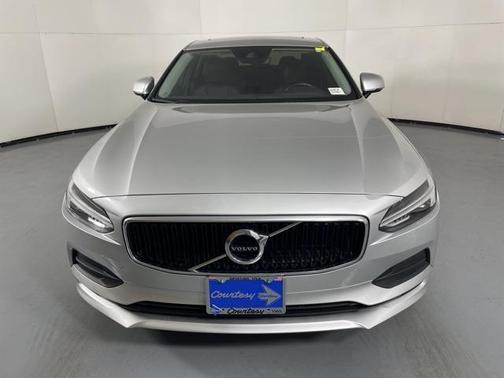 2018 Volvo S90 T5 Momentum