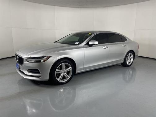2018 Volvo S90 T5 Momentum
