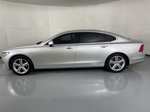 2018 Volvo S90 T5 Momentum