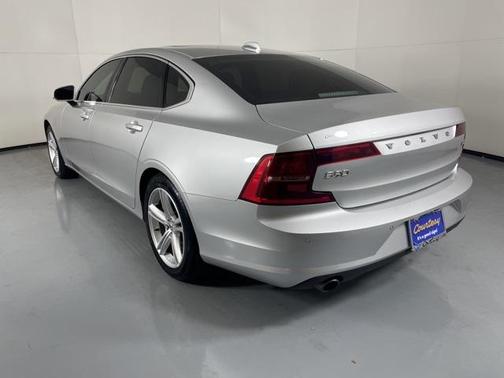 2018 Volvo S90 T5 Momentum