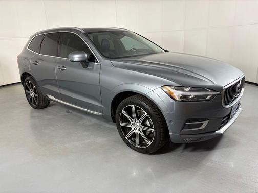Gray Metallic 2018 Volvo XC60 T5 Inscription