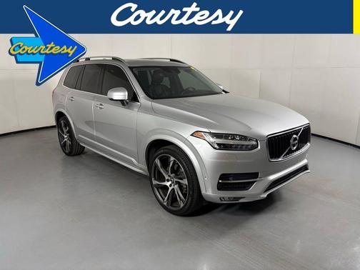 Bright Silver Metallic 2019 Volvo XC90 T6 Momentum