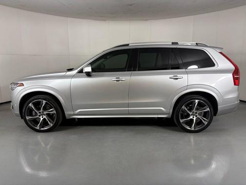 Bright Silver Metallic 2019 Volvo XC90 T6 Momentum