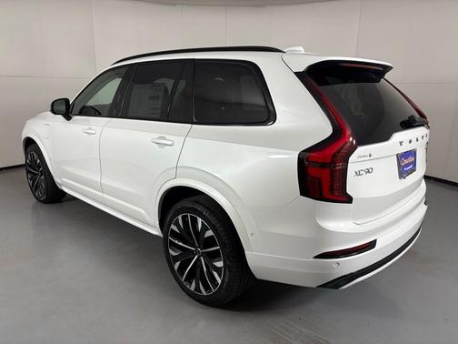 2026 Volvo XC90 Plug-In Hybrid T8 Ultra Dark Theme 6-Seater
