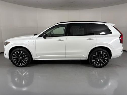 2026 Volvo XC90 Plug-In Hybrid T8 Ultra Dark Theme 6-Seater