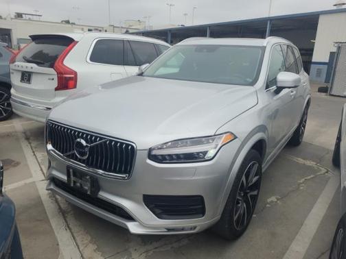 2022 Volvo XC90 T6 Momentum 7 Passenger