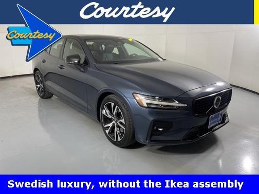 2025 Volvo S60 B5 Core Dark Theme