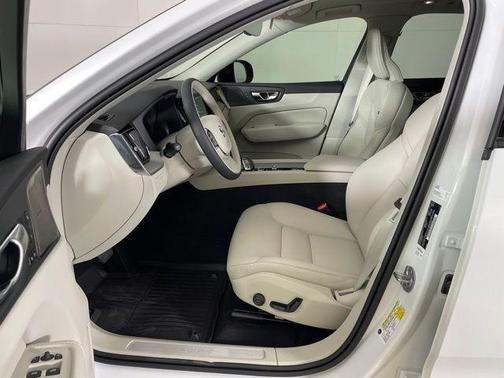 2024 Volvo XC60 Recharge Plug-In Hybrid T8 Plus Dark Theme