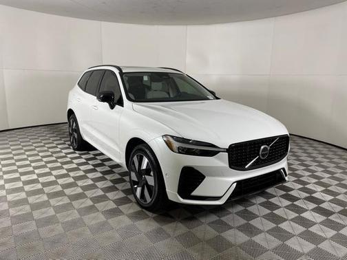 2024 Volvo XC60 Recharge Plug-In Hybrid T8 Plus Dark Theme