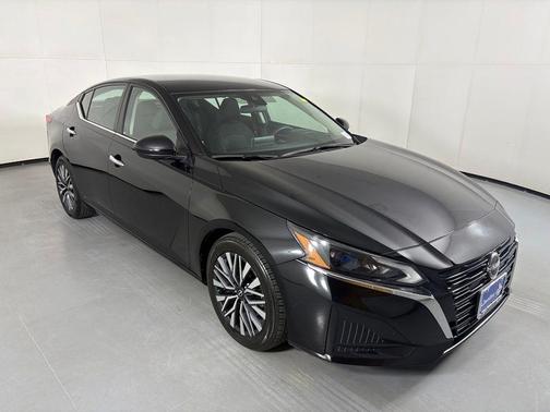 Black 2023 Nissan Altima 2.5 SV