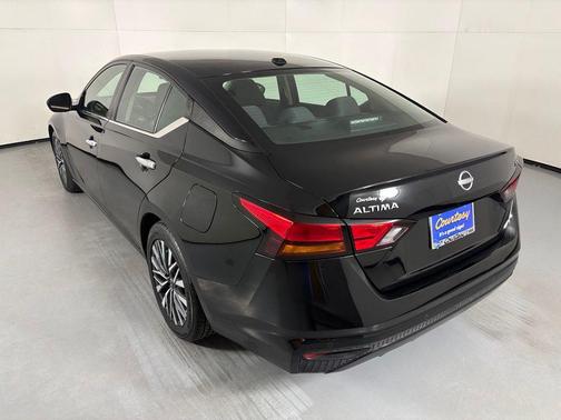 Black 2023 Nissan Altima 2.5 SV