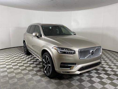 2025 Volvo XC90 B5 Plus