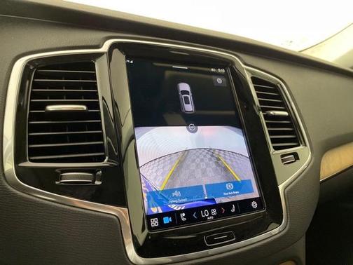 2025 Volvo XC90 B5 Plus