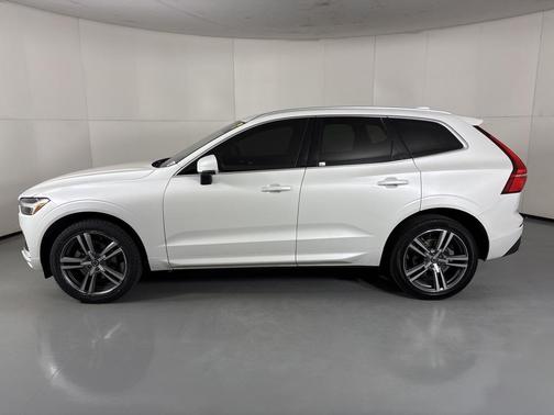 2021 Volvo XC60 T5 Momentum