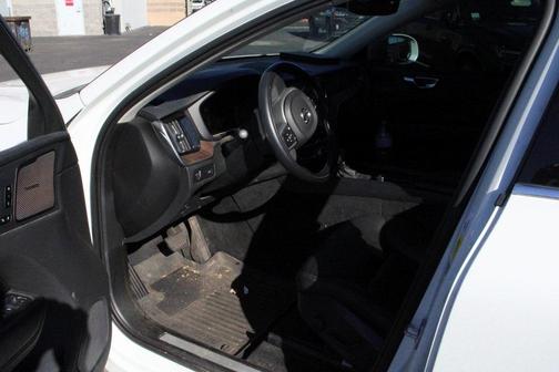 2021 Volvo XC60 T5 Momentum