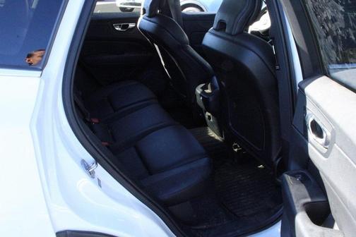 2021 Volvo XC60 T5 Momentum