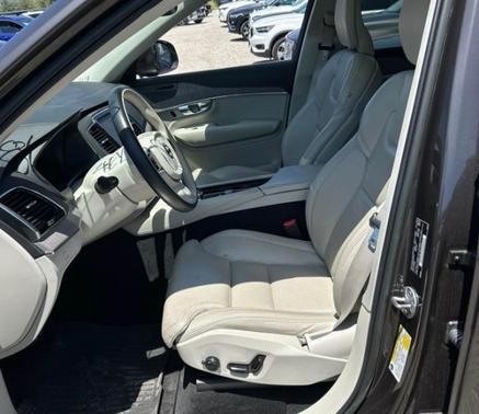 Platinum Gray Metallic 2023 Volvo XC90 B6 Ultimate 6-Seater