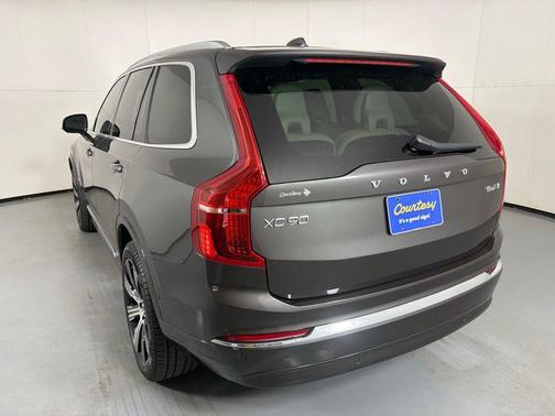 Platinum Gray Metallic 2023 Volvo XC90 B6 Ultimate 6-Seater