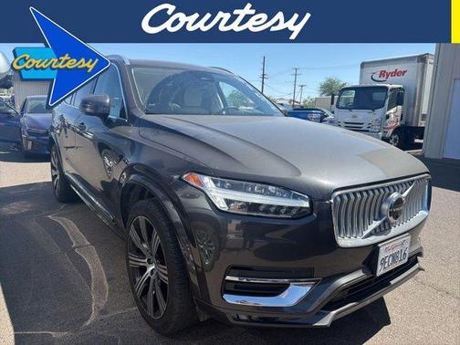 Platinum Gray Metallic 2023 Volvo XC90 B6 Ultimate 6-Seater