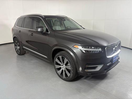 Platinum Gray Metallic 2023 Volvo XC90 B6 Ultimate 6-Seater