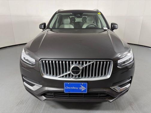 Platinum Gray Metallic 2023 Volvo XC90 B6 Ultimate 6-Seater